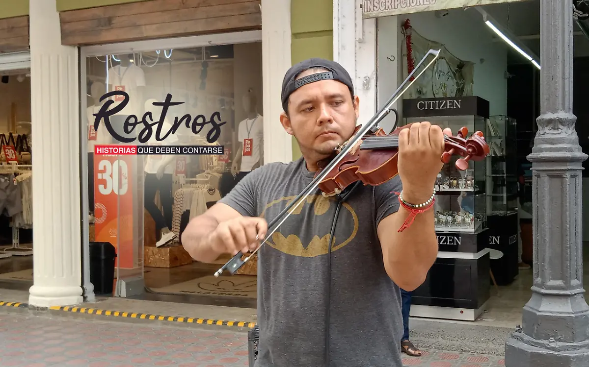 Esteban, 'Tocando Ando' el violinista que llena de música las calles de Tampico Josué García (1)